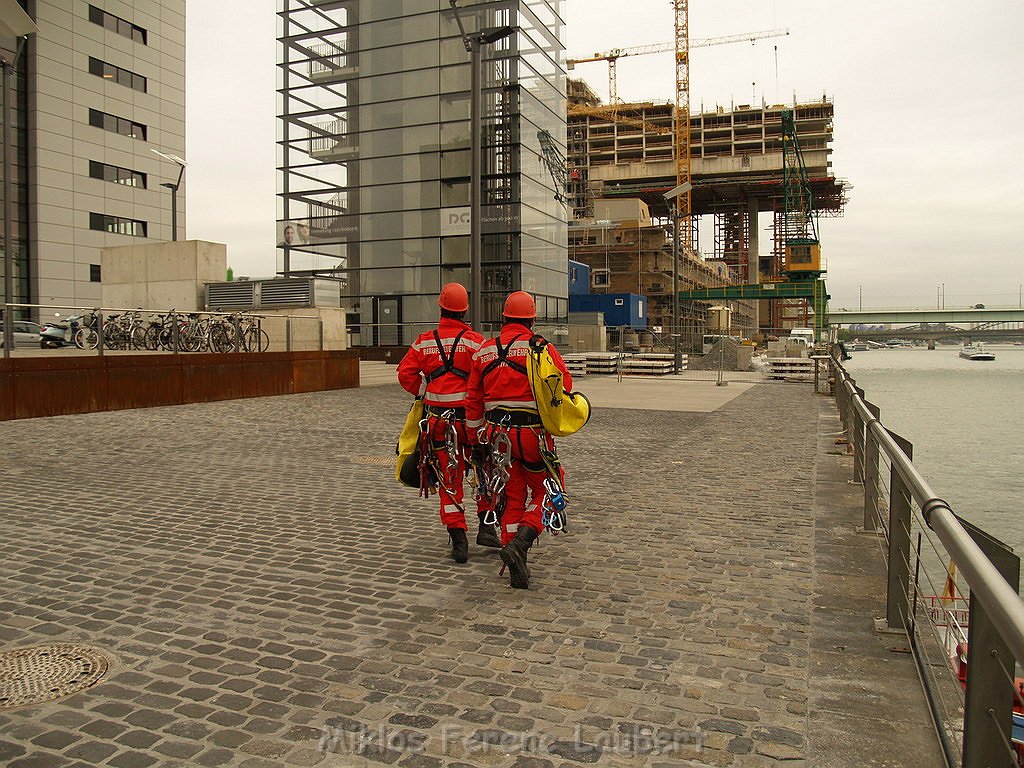 Tag 2 Uebung BF Koeln Hoehenretter Kranhaus 2  P148.JPG